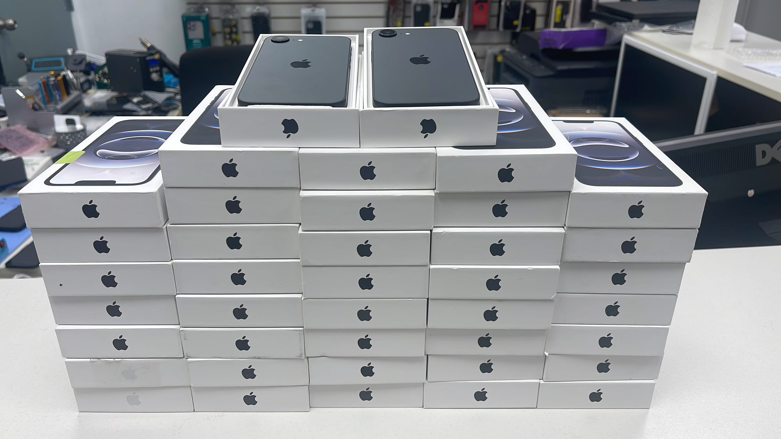Apple iPhone 16e 128gb E-sim, photo 1